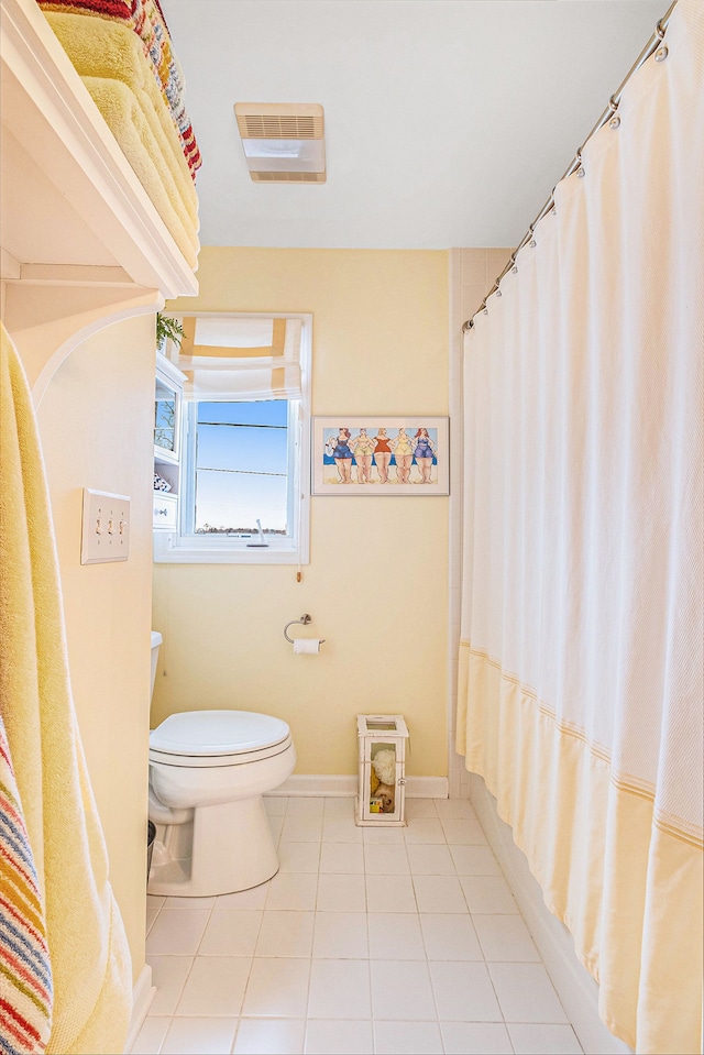 full bathroom featuring toilet, tile patterned flooring, visible vents, and baseboards