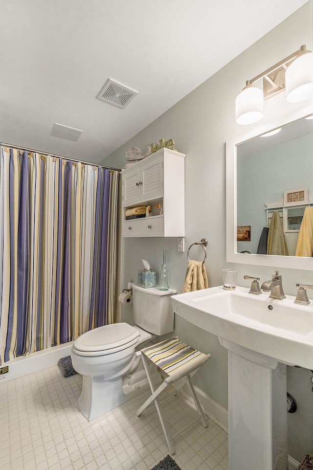 bathroom featuring toilet, a shower with curtain, visible vents, and tile patterned floors