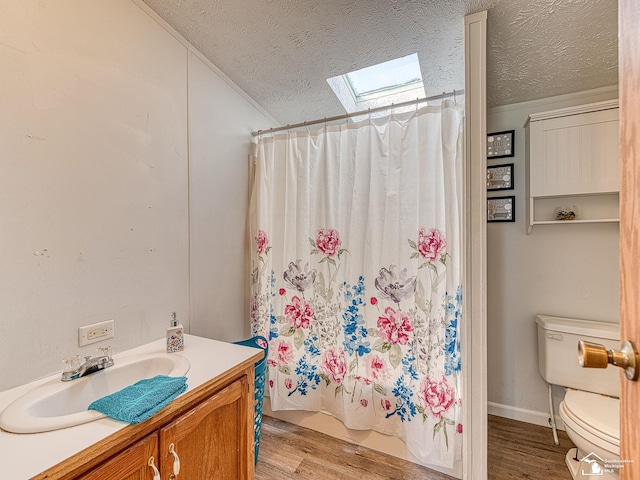 full bathroom featuring shower / tub combo with curtain, wood-type flooring, toilet, and a textured ceiling