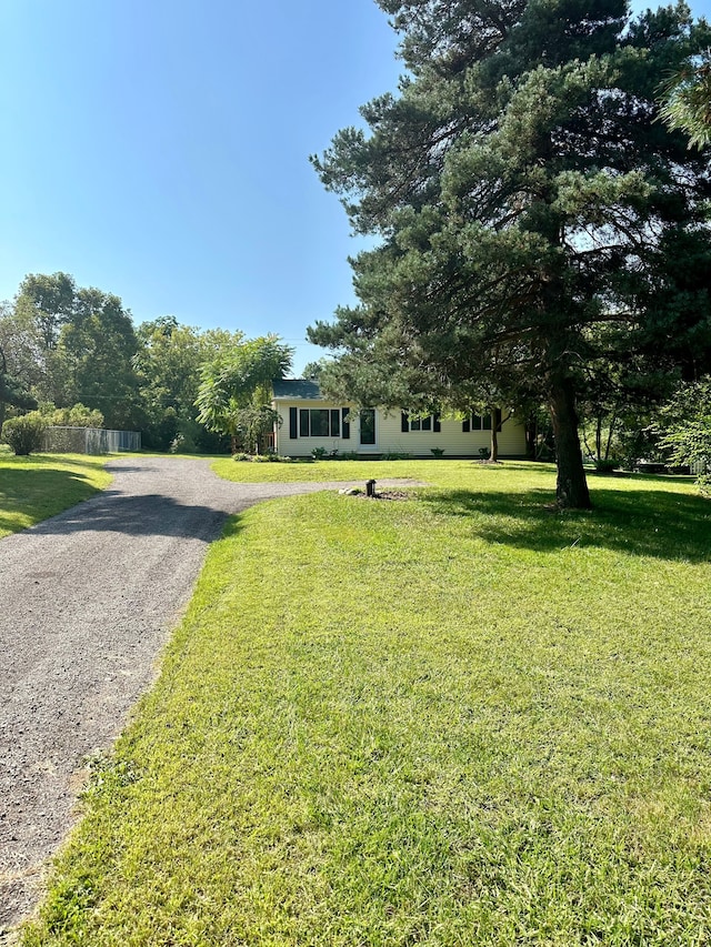 view of front of home featuring a front yard