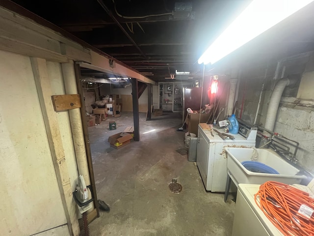 basement with sink and washing machine and clothes dryer