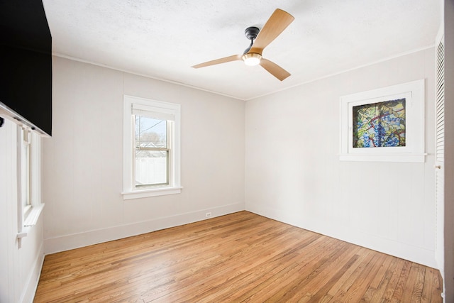 empty room featuring light hardwood / wood-style floors and ceiling fan