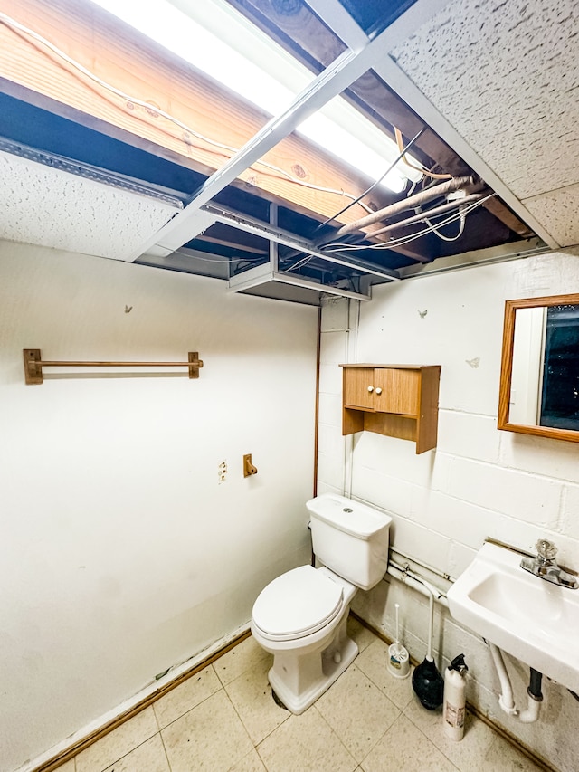 bathroom featuring sink and toilet