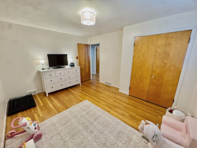 unfurnished bedroom with light hardwood / wood-style flooring and a closet