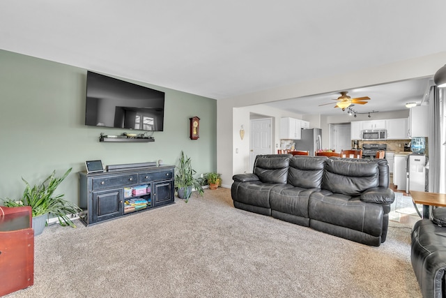 carpeted living room with ceiling fan