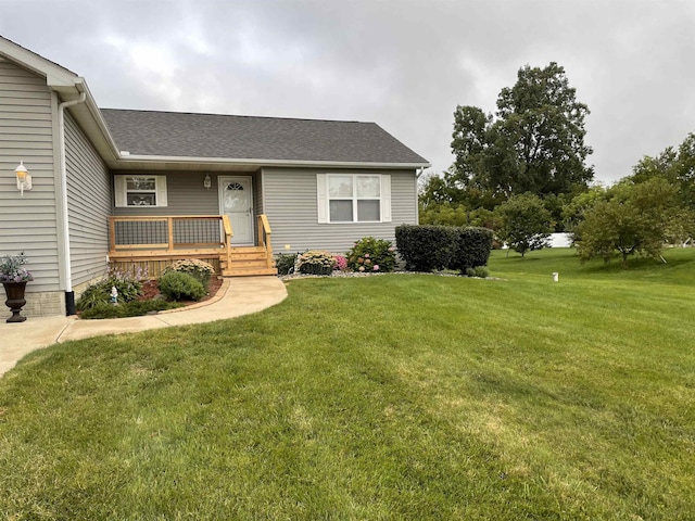 view of front facade featuring a front yard