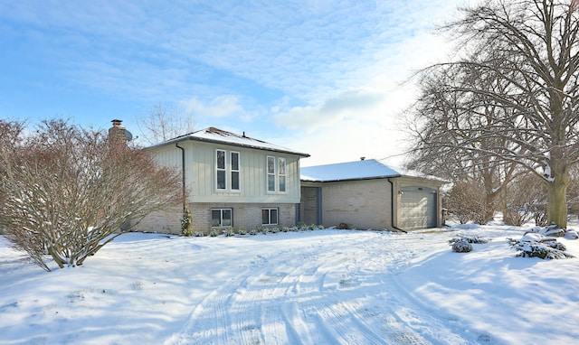 view of front facade with a garage