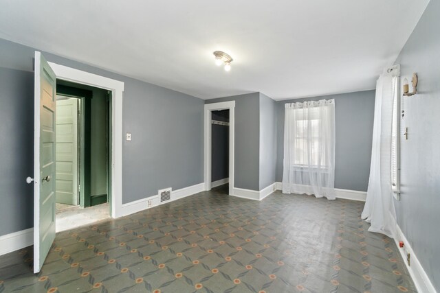 626 Orange St, Jackson, MI 49202 - unfurnished bedroom featuring baseboards and a closet