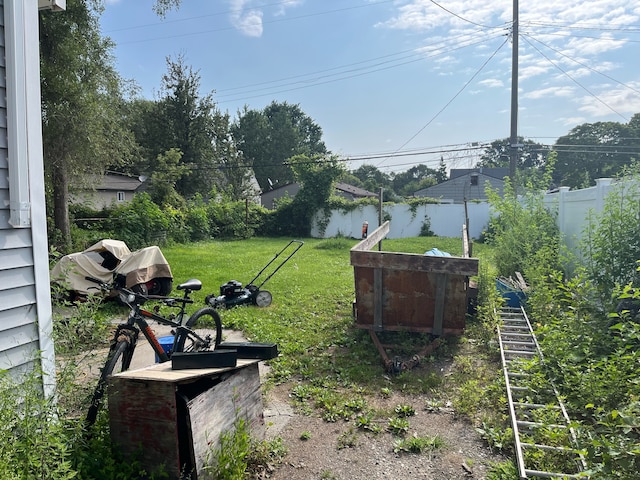 view of yard featuring a water view