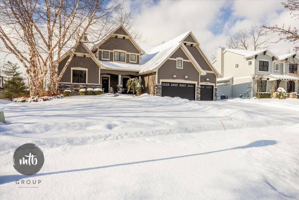 craftsman house featuring a garage