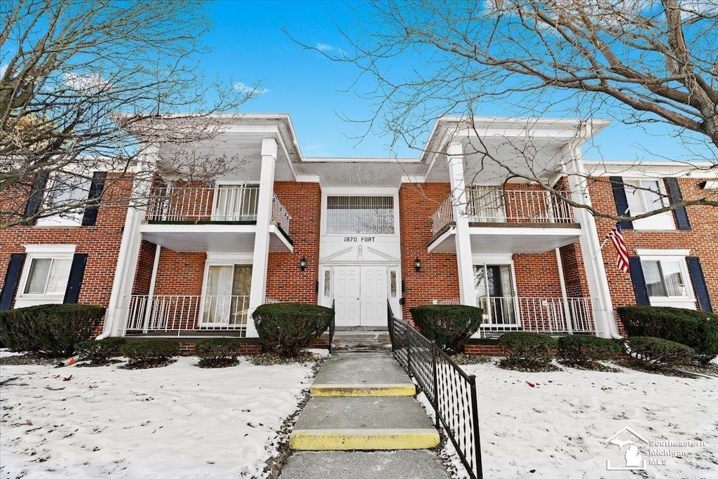 view of townhome / multi-family property