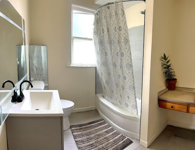 full bathroom featuring shower / bathtub combination with curtain, vanity, and toilet