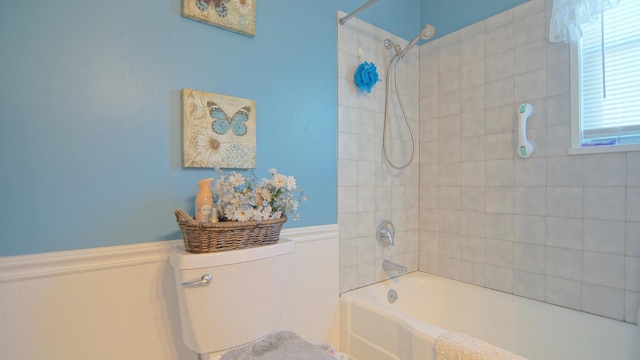 bathroom featuring tiled shower / bath combo