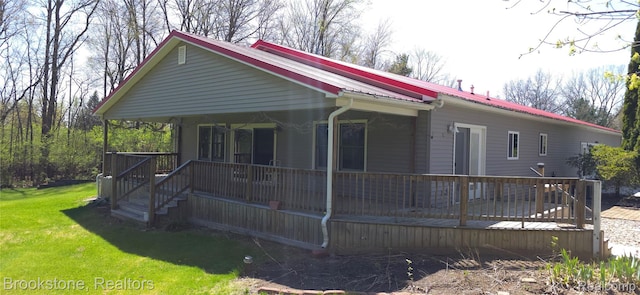 7090 Linden Rd, Fenton, MI 48430 - view of front of property featuring a front yard and metal roof