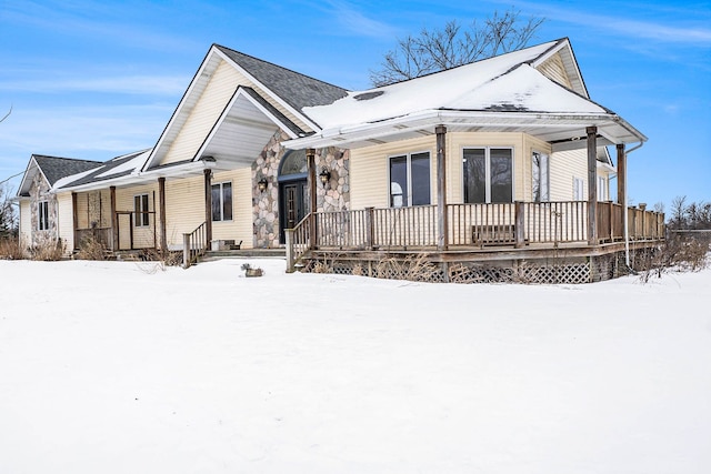 view of front of property featuring a porch