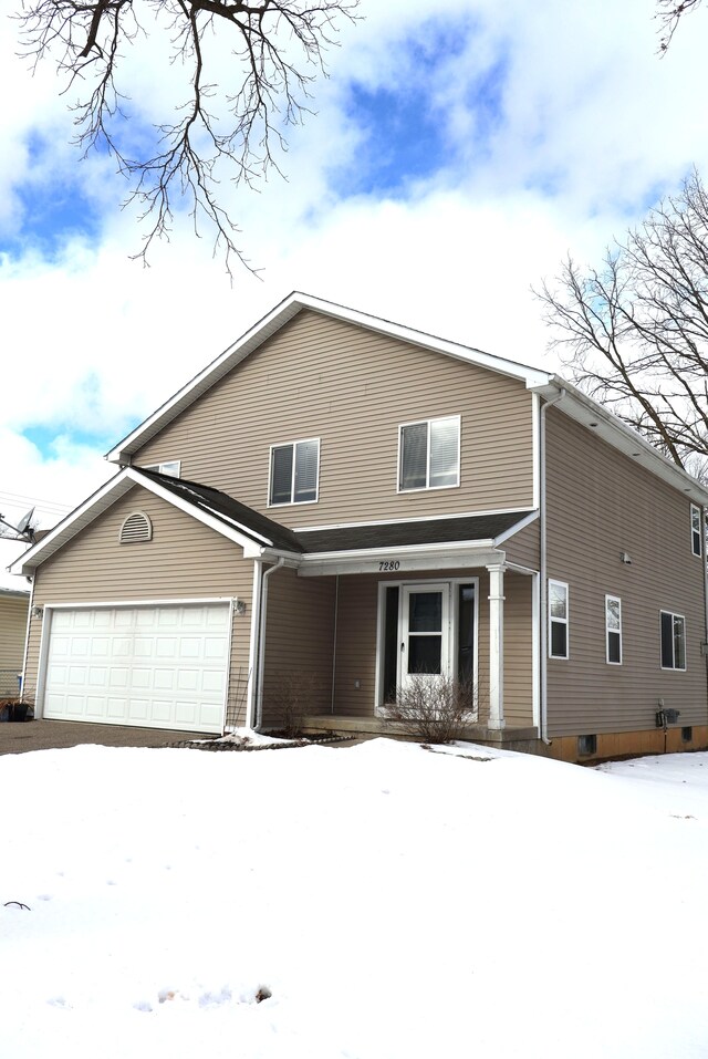 view of front facade featuring a garage