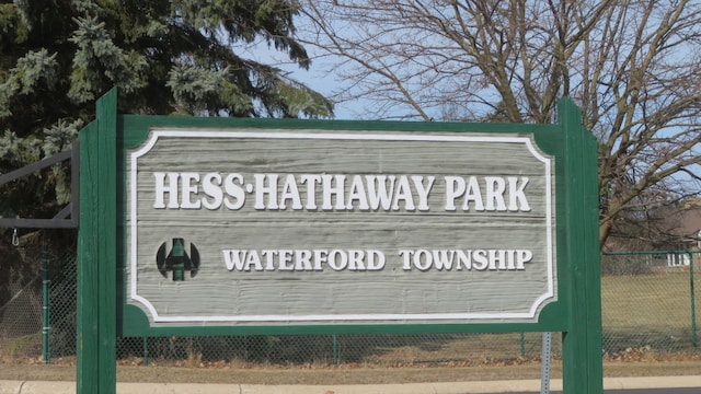 view of community / neighborhood sign