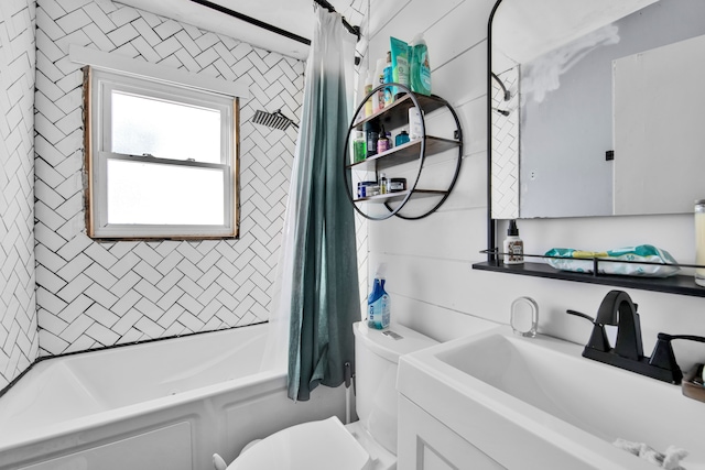 full bathroom with shower / tub combo with curtain, vanity, and toilet