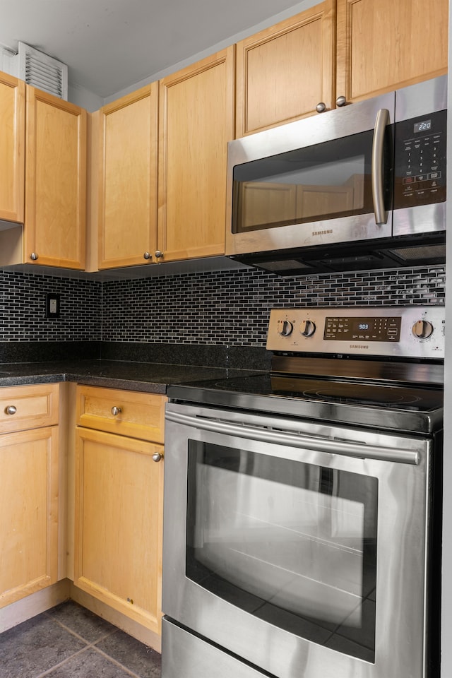 kitchen featuring stainless steel appliances, tasteful backsplash, and light brown cabinetry