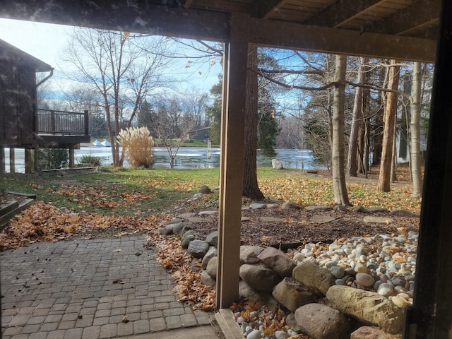 view of yard featuring a water view