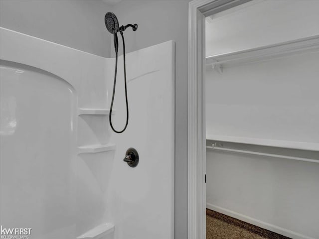 details featuring walk in shower