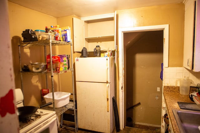 kitchen with white refrigerator and decorative backsplash