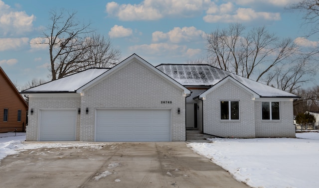 view of front facade with a garage