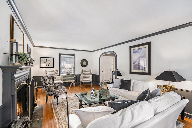 living room featuring hardwood / wood-style floors and crown molding