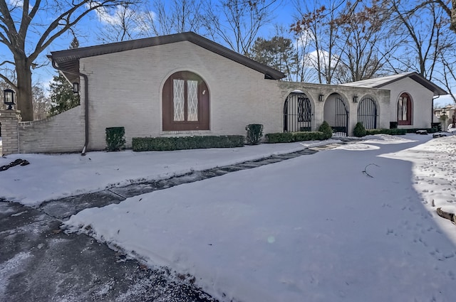 view of front facade with brick siding