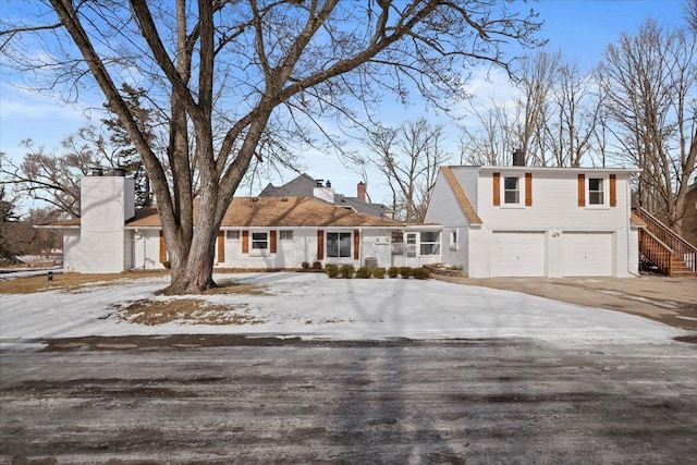 view of front facade with a garage