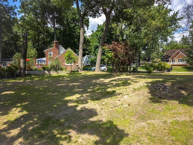 2860 Chadwick Dr, Waterford, MI 48328 - view of yard