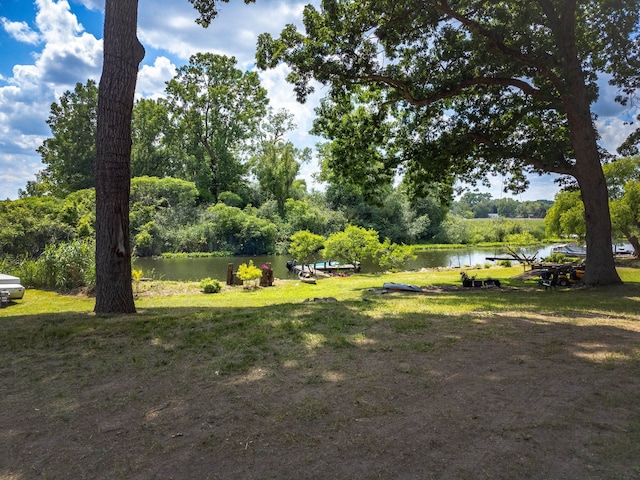 2860 Chadwick Dr, Waterford, MI 48328 - view of yard featuring a water view