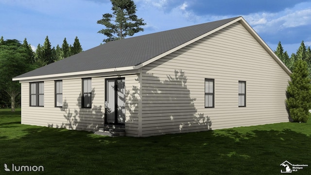 view of front facade featuring a front yard and entry steps