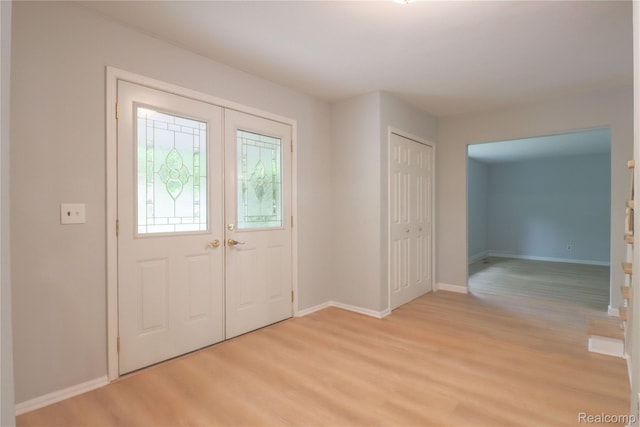 6868 Vachon Dr, Bloomfield Hills, MI 48301 - entryway featuring light wood-style flooring and baseboards