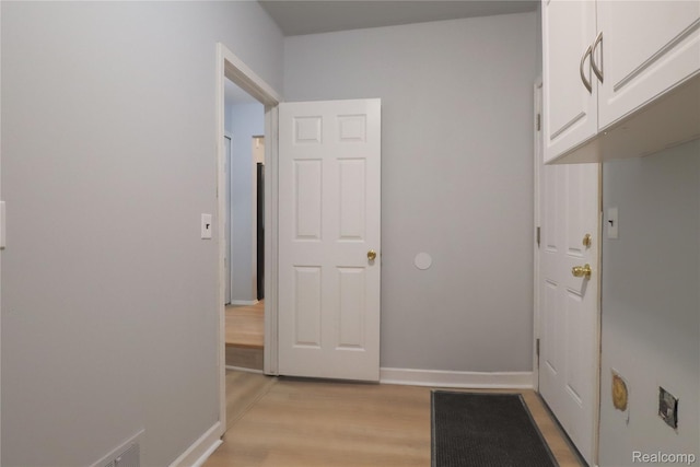 6868 Vachon Dr, Bloomfield Hills, MI 48301 - hallway featuring light wood finished floors and baseboards