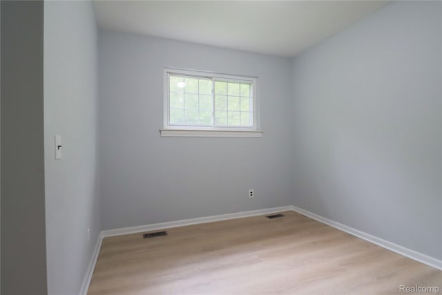 6868 Vachon Dr, Bloomfield Hills, MI 48301 - empty room featuring light wood finished floors and baseboards