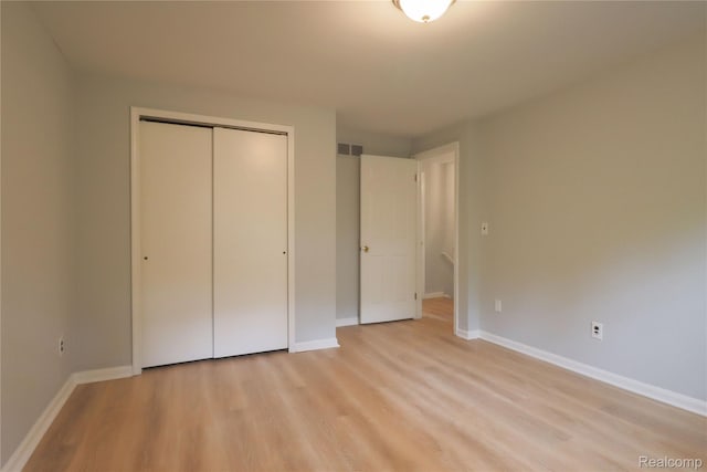 6868 Vachon Dr, Bloomfield Hills, MI 48301 - unfurnished bedroom with light wood-type flooring, a closet, and baseboards