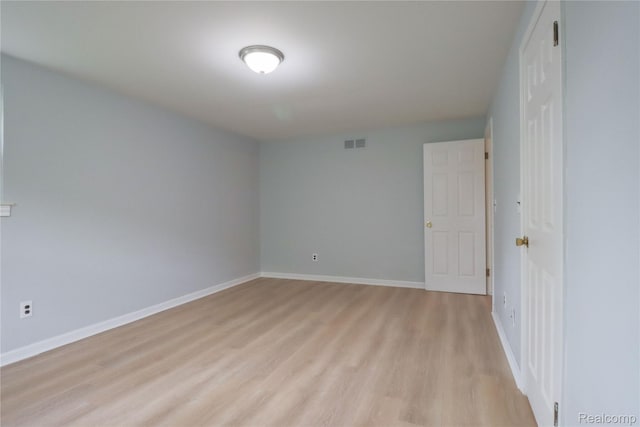 6868 Vachon Dr, Bloomfield Hills, MI 48301 - unfurnished bedroom featuring light wood finished floors and baseboards