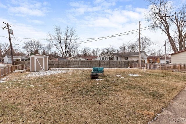 view of yard with a shed