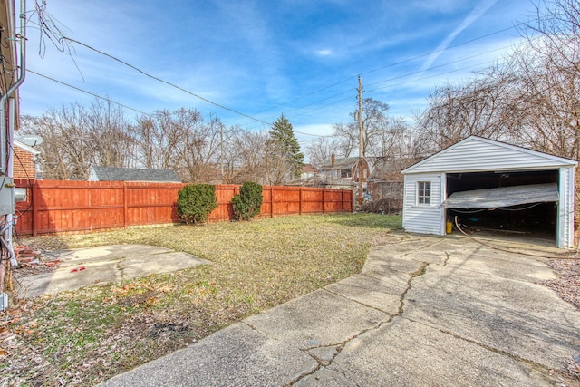 view of yard with a carport