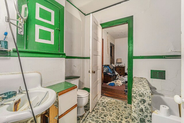 4013 Baldwin St, Detroit, MI 48214 - bathroom with a tub to relax in, toilet, and sink