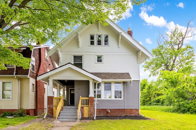 view of front facade featuring a porch and a front yard