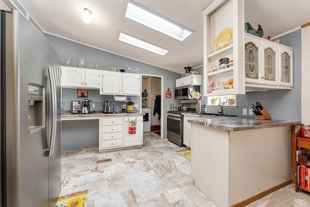 kitchen featuring white cabinetry, stainless steel appliances, kitchen peninsula, and lofted ceiling