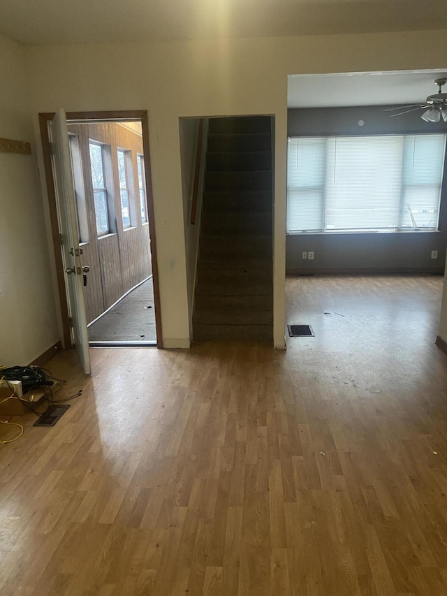 unfurnished room featuring wood-type flooring and ceiling fan