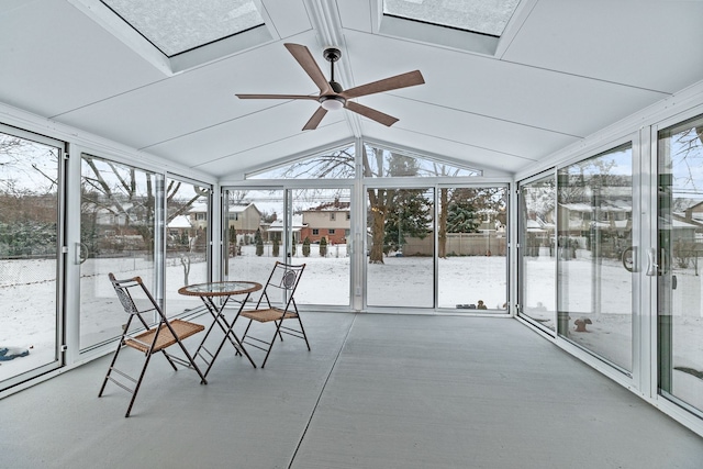 sunroom / solarium featuring vaulted ceiling and ceiling fan