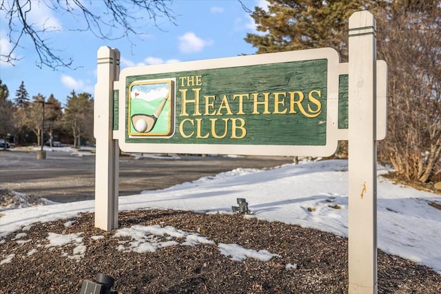 view of community / neighborhood sign