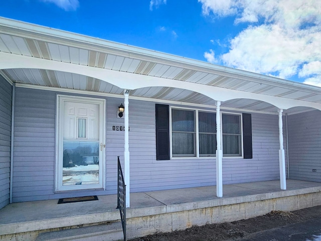 entrance to property featuring a porch