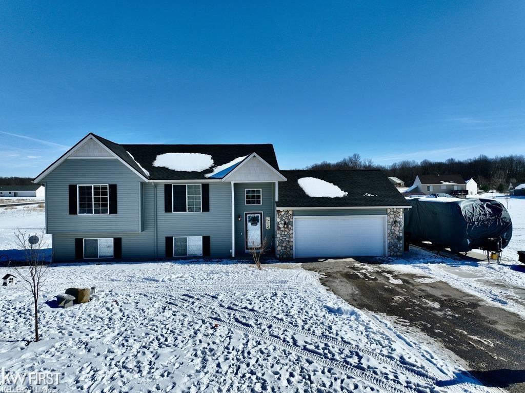 view of front of property featuring a garage