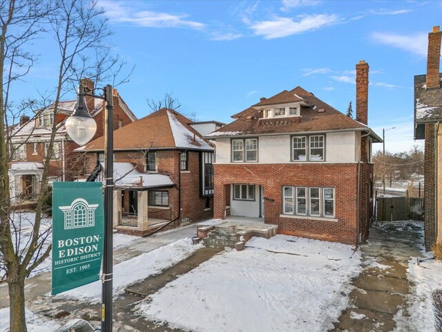 view of front property