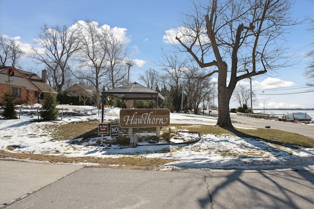 view of community / neighborhood sign